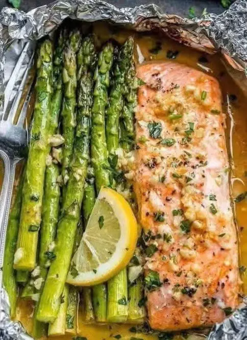 Garlic Butter Salmon and Asparagus